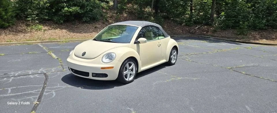 2010 Volkswagen New Beetle - Image 16 of 20
