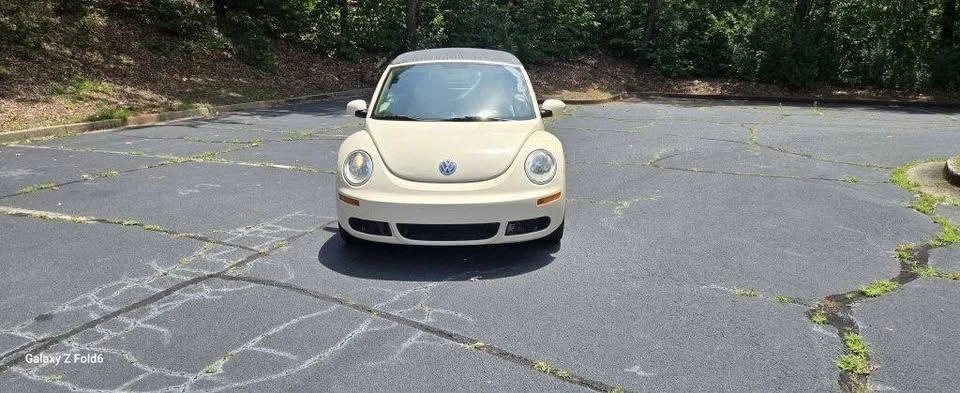 2010 Volkswagen New Beetle - Image 17 of 20
