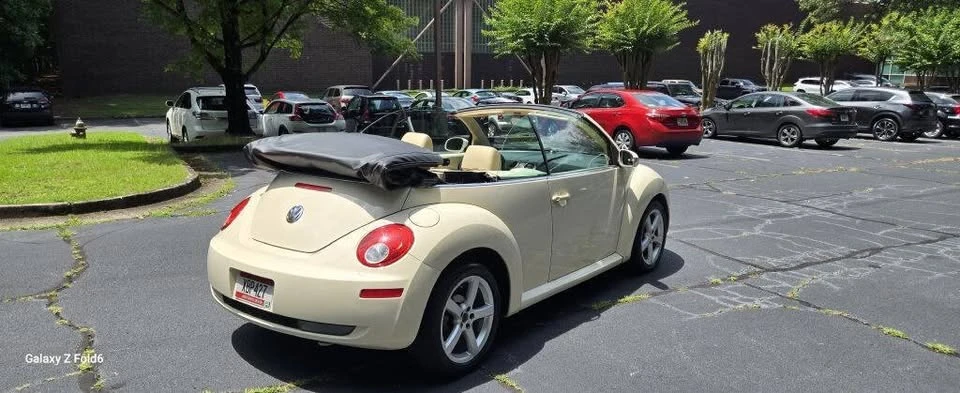 2010 Volkswagen New Beetle - Image 12 of 20
