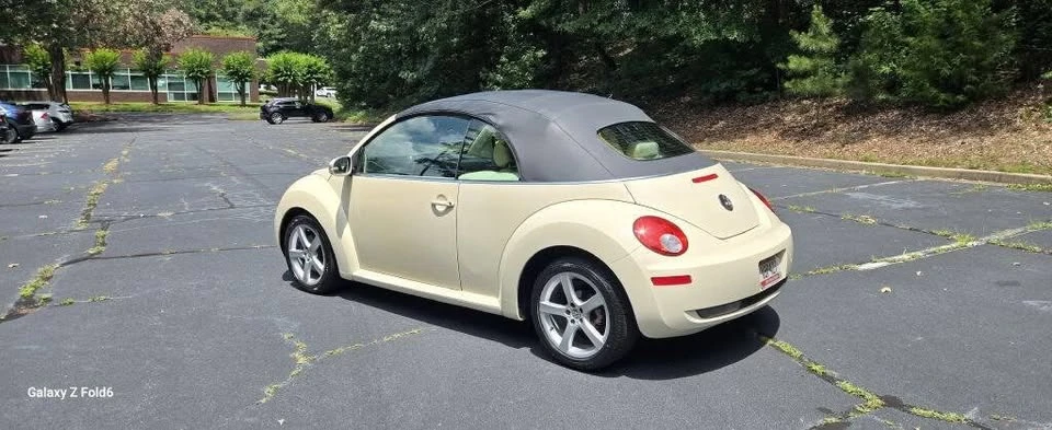 2010 Volkswagen New Beetle - Image 6 of 20