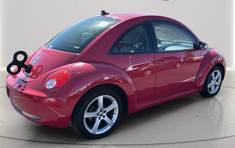 2010 Volkswagen New Beetle - Image 5 of 8