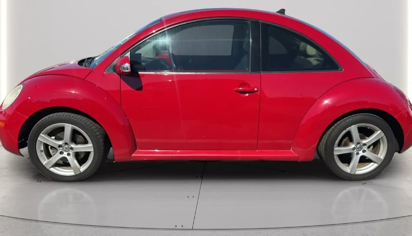 2010 Volkswagen New Beetle - Image 7 of 8