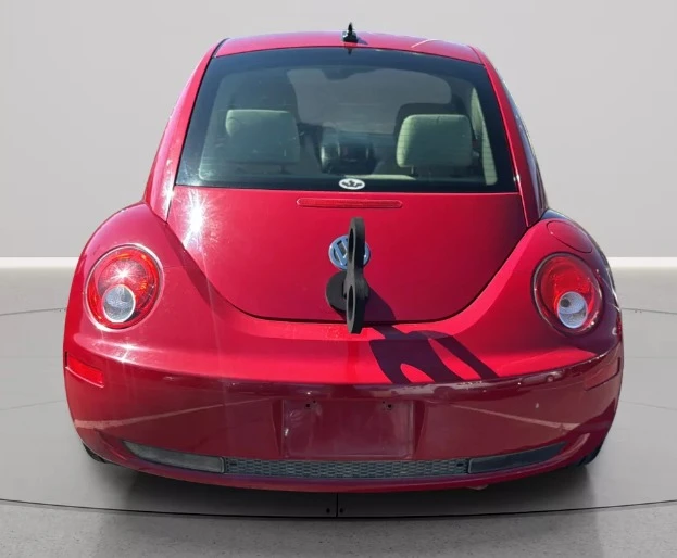 2010 Volkswagen New Beetle - Image 8 of 8