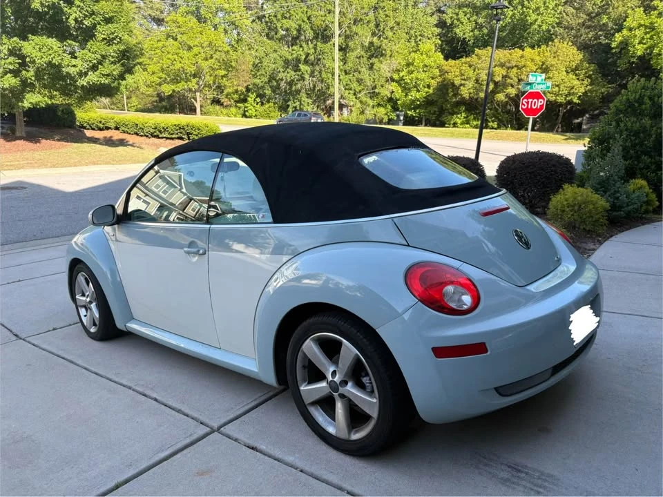 2010 Volkswagen New Beetle - Image 4 of 11