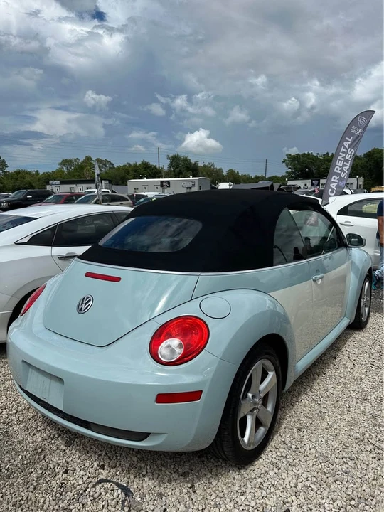 2010 Volkswagen New Beetle - Image 6 of 7