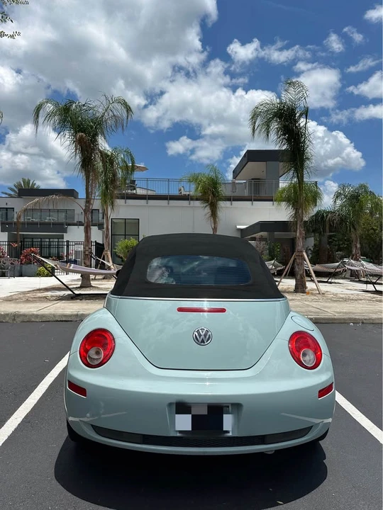 2010 Volkswagen New Beetle - Image 2 of 7
