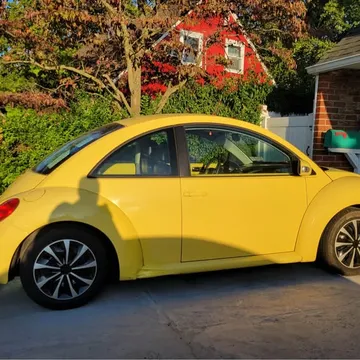 2010 Volkswagen New Beetle GL Hatchback 2D