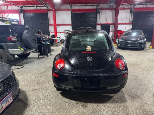 2010 Volkswagen New Beetle - Image 5 of 10