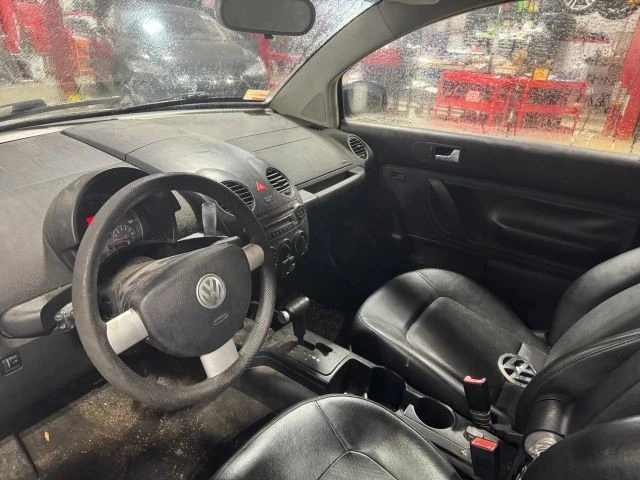 2010 Volkswagen New Beetle - Image 10 of 10
