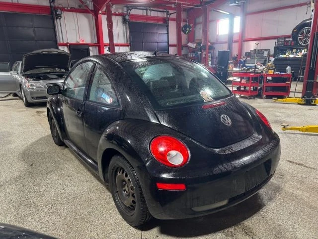 2010 Volkswagen New Beetle - Image 6 of 10