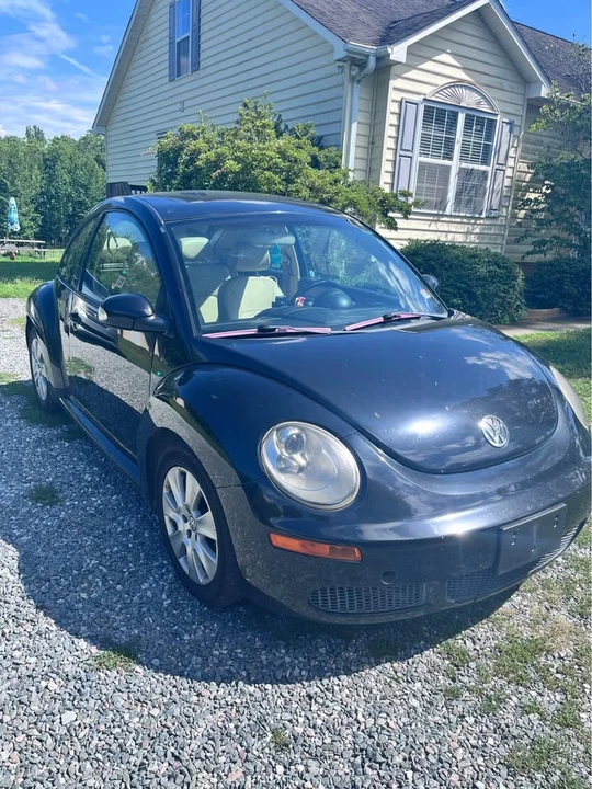 2010 Volkswagen New Beetle - Image 6 of 10