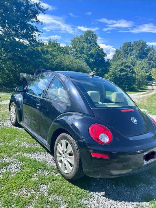 2010 Volkswagen New Beetle - Image 3 of 10