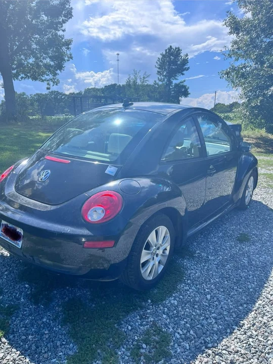 2010 Volkswagen New Beetle - Image 7 of 10
