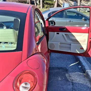 2010 Volkswagen New Beetle