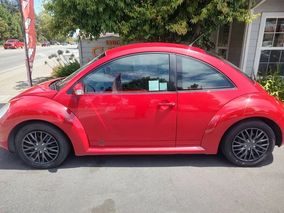 2010 Volkswagen New Beetle - Image 3 of 7