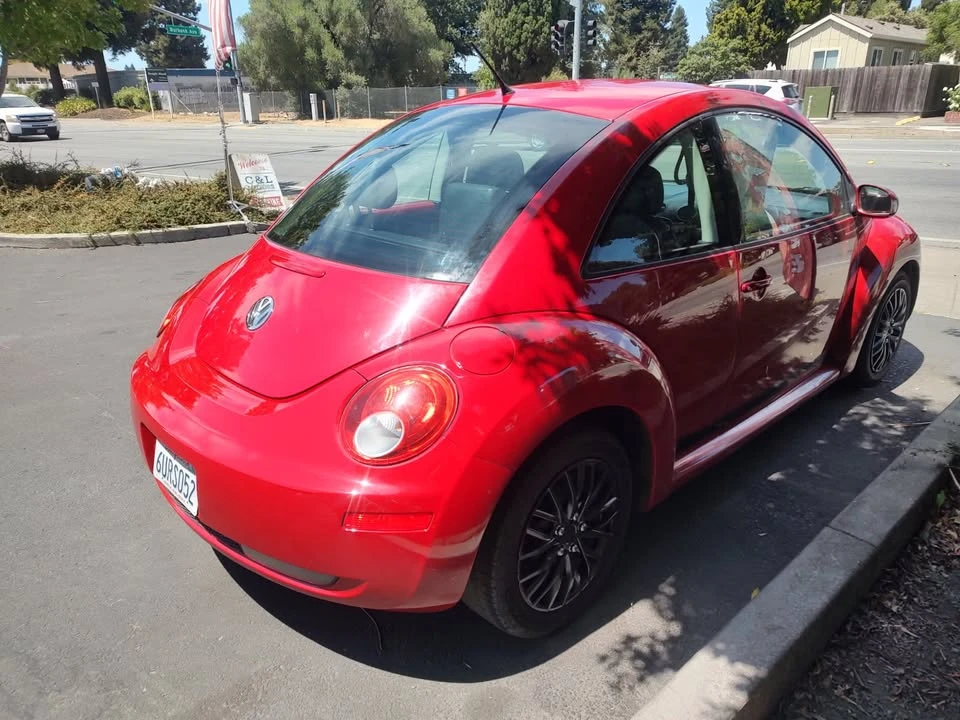 2010 Volkswagen New Beetle - Image 5 of 7
