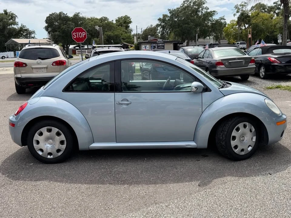 2010 Volkswagen New Beetle - Image 14 of 20