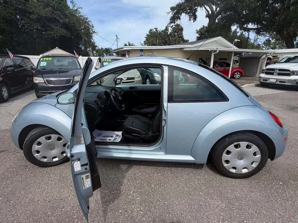 2010 Volkswagen New Beetle - Image 19 of 20