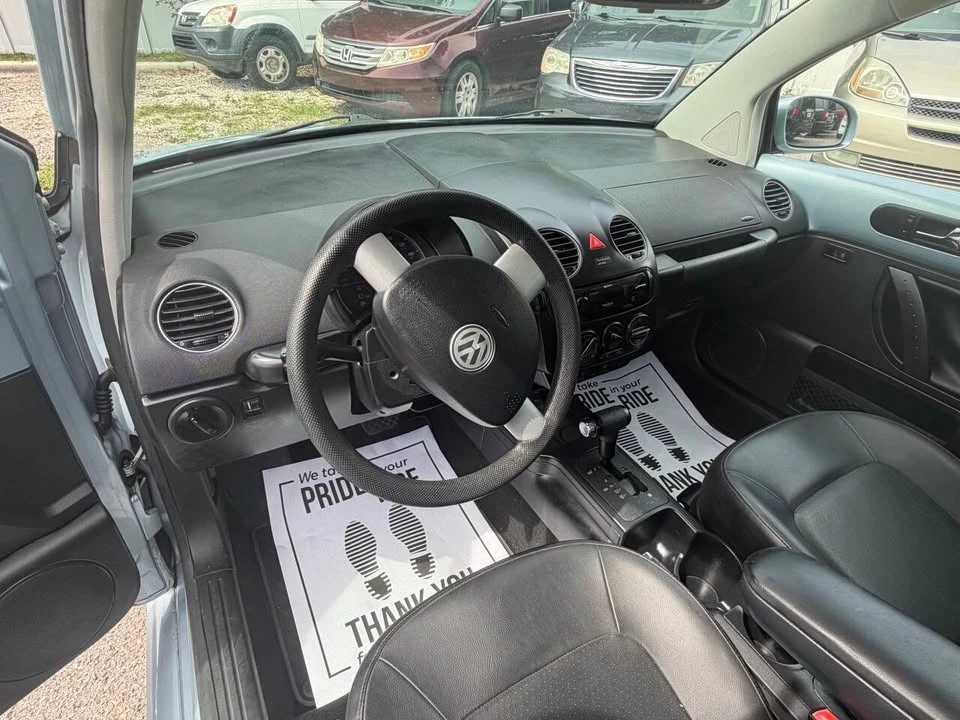 2010 Volkswagen New Beetle - Image 9 of 20