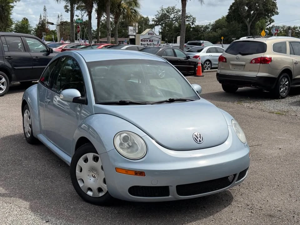 2010 Volkswagen New Beetle - Image 15 of 20