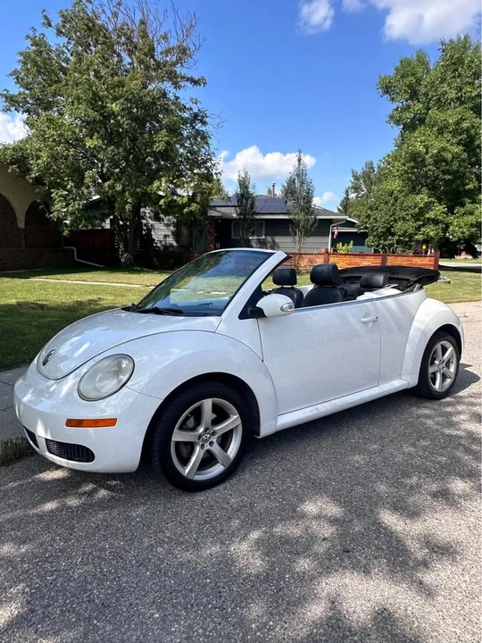2010 Volkswagen New Beetle - Image 2 of 13