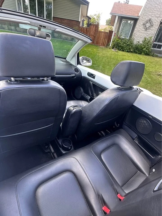 2010 Volkswagen New Beetle - Image 11 of 13