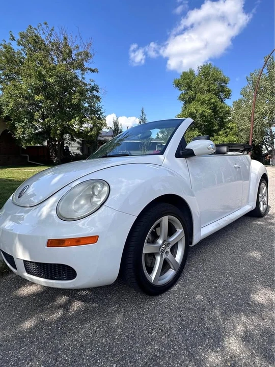 2010 Volkswagen New Beetle - Image 8 of 13