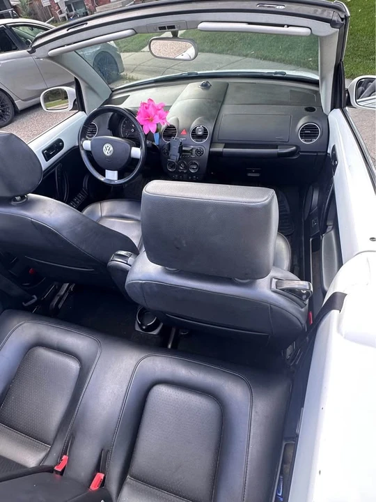 2010 Volkswagen New Beetle - Image 13 of 13
