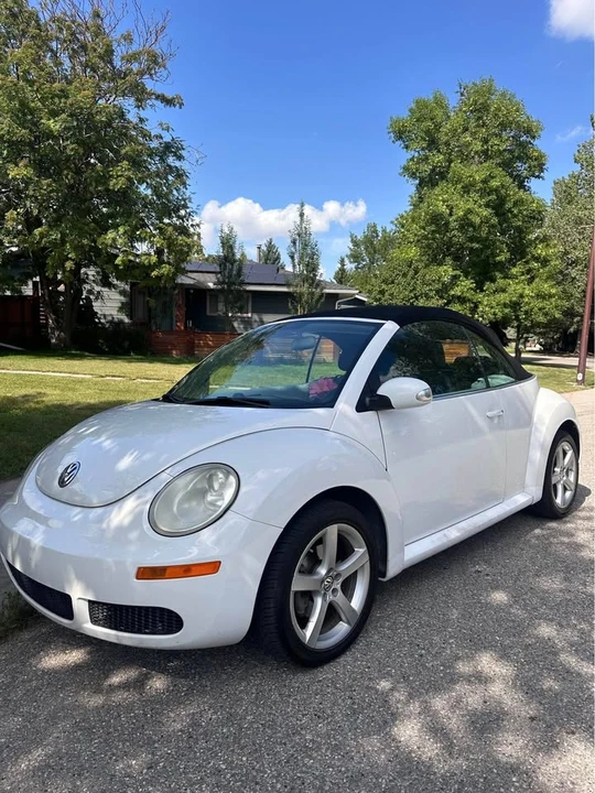 2010 Volkswagen New Beetle - Image 7 of 13