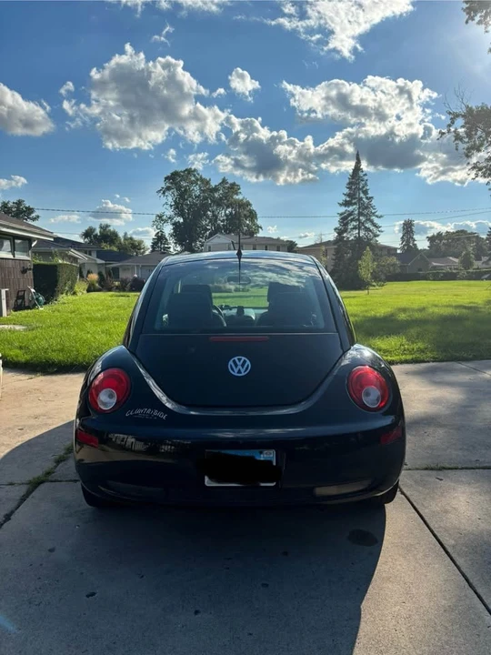 2010 Volkswagen New Beetle - Image 3 of 8