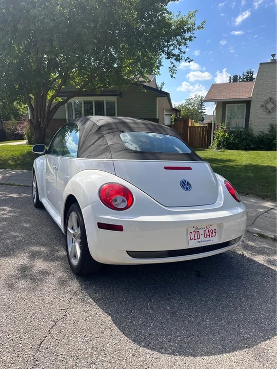 2010 Volkswagen New Beetle - Image 9 of 13