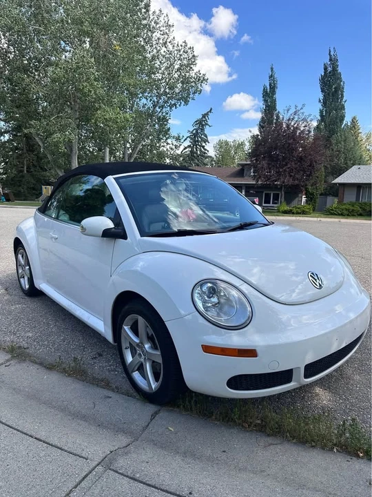 2010 Volkswagen New Beetle - Image 6 of 13