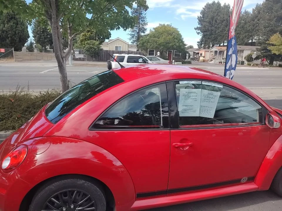 2010 Volkswagen New Beetle - Image 3 of 12