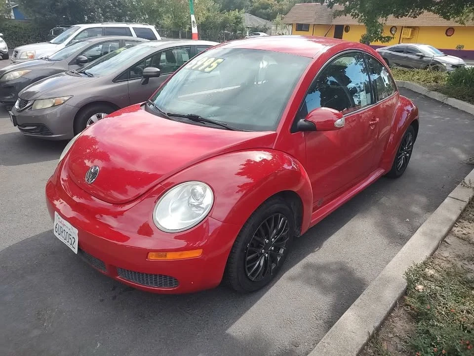 2010 Volkswagen New Beetle - Image 4 of 12