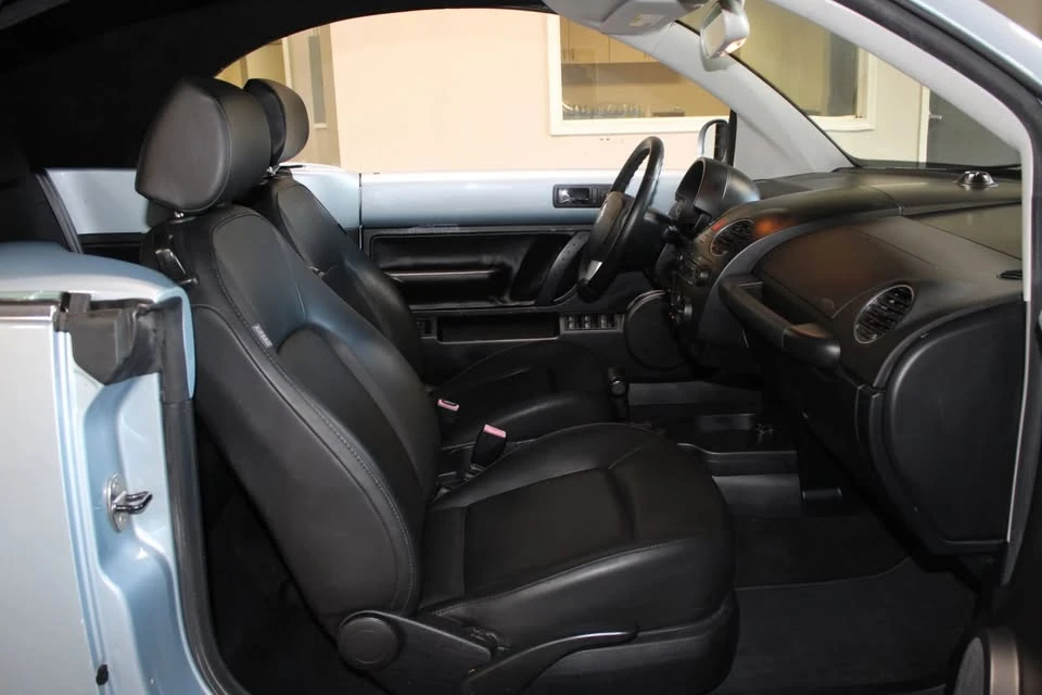 2010 Volkswagen New Beetle - Image 19 of 20