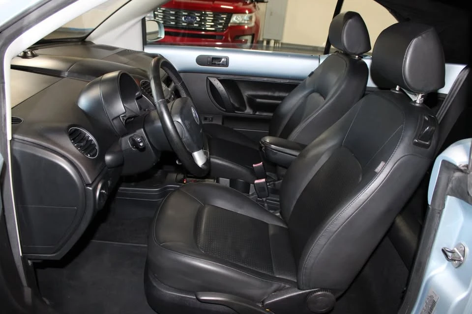 2010 Volkswagen New Beetle - Image 16 of 20