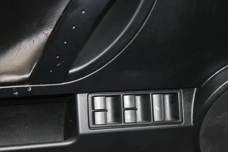 2010 Volkswagen New Beetle - Image 9 of 20