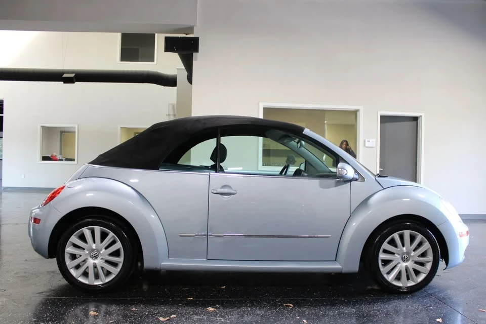 2010 Volkswagen New Beetle - Image 2 of 20