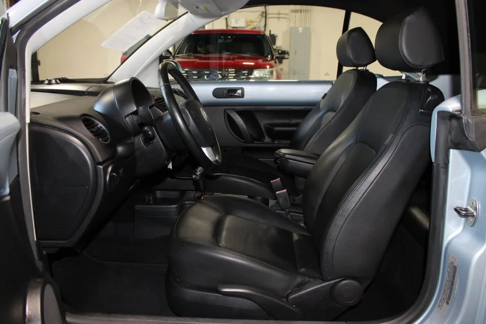 2010 Volkswagen New Beetle - Image 8 of 20