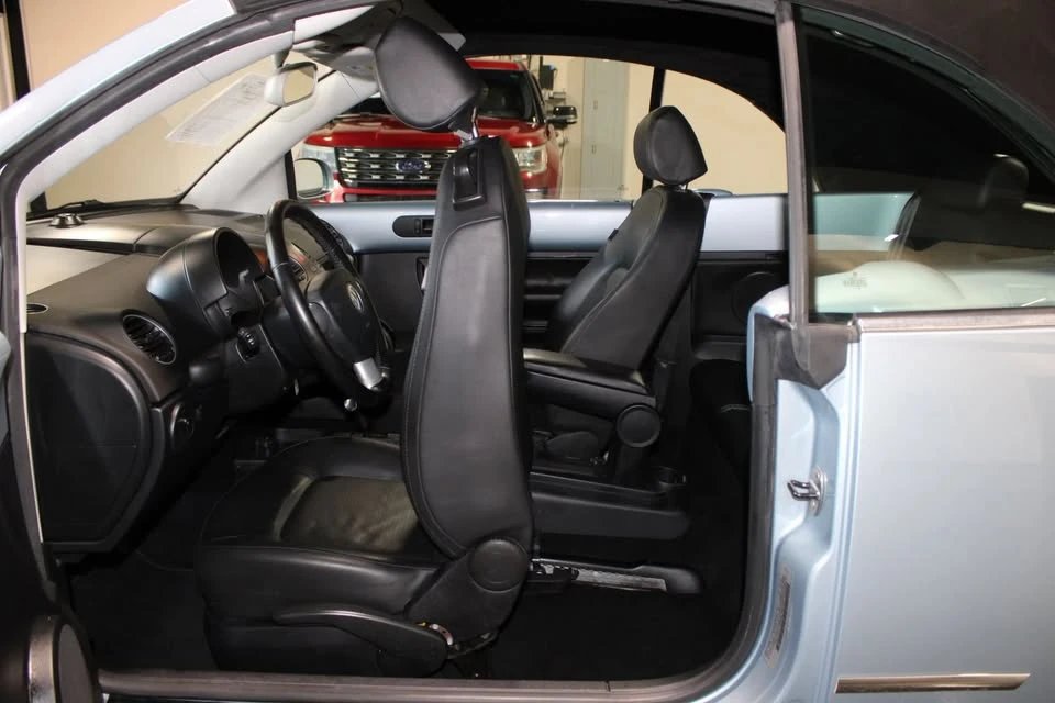 2010 Volkswagen New Beetle - Image 17 of 20