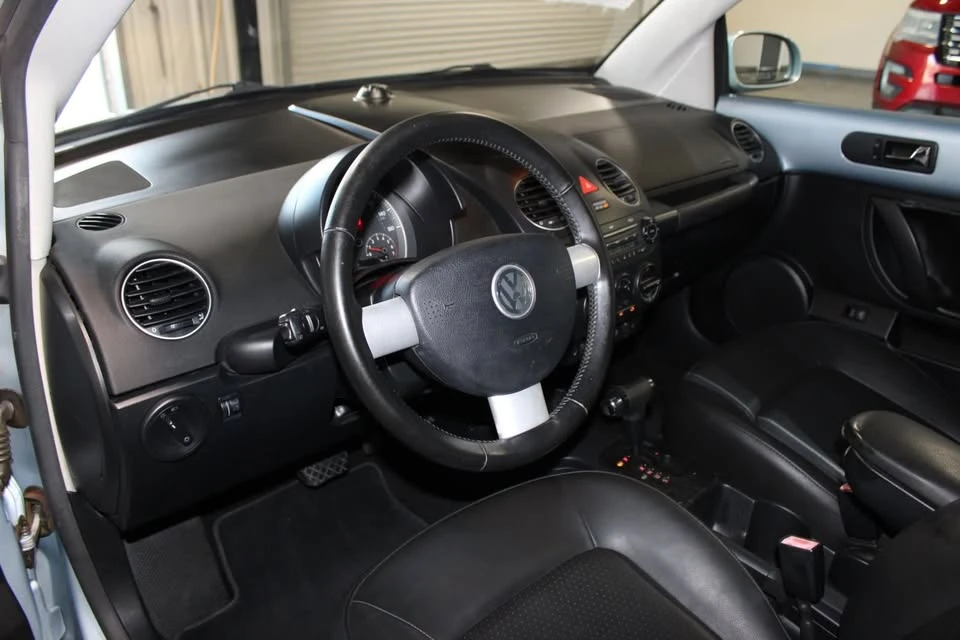 2010 Volkswagen New Beetle - Image 15 of 20