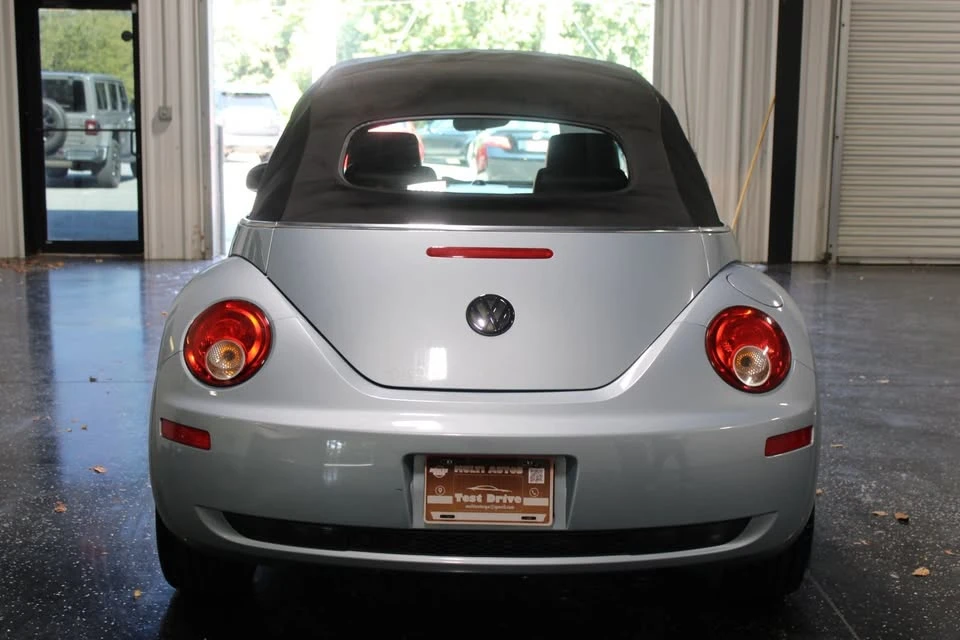 2010 Volkswagen New Beetle - Image 4 of 20
