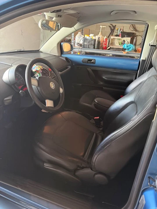 2010 Volkswagen New Beetle - Image 3 of 10