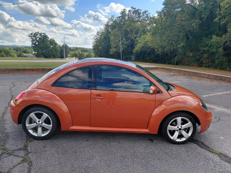 2010 Volkswagen New Beetle - Image 5 of 18