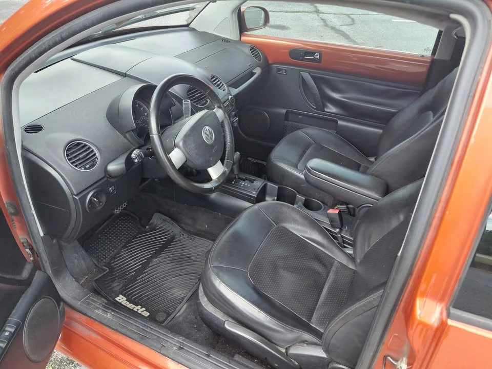 2010 Volkswagen New Beetle - Image 7 of 18