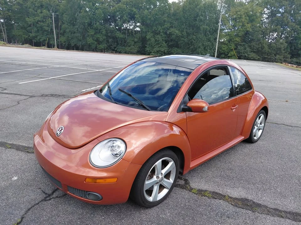 2010 Volkswagen New Beetle - Image 2 of 18