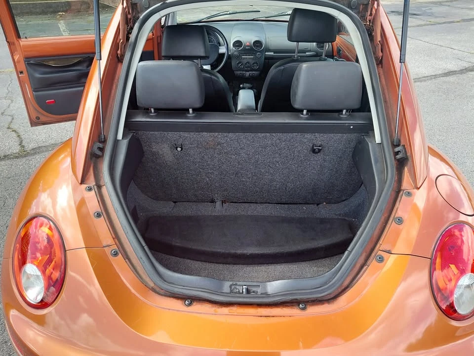 2010 Volkswagen New Beetle - Image 14 of 18