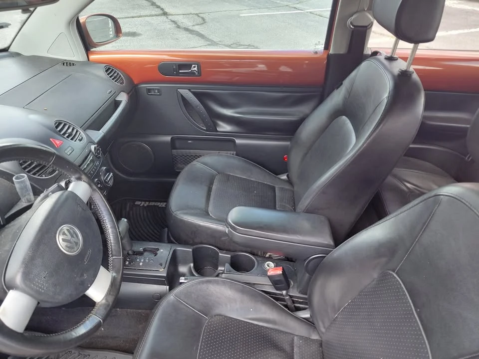 2010 Volkswagen New Beetle - Image 10 of 18