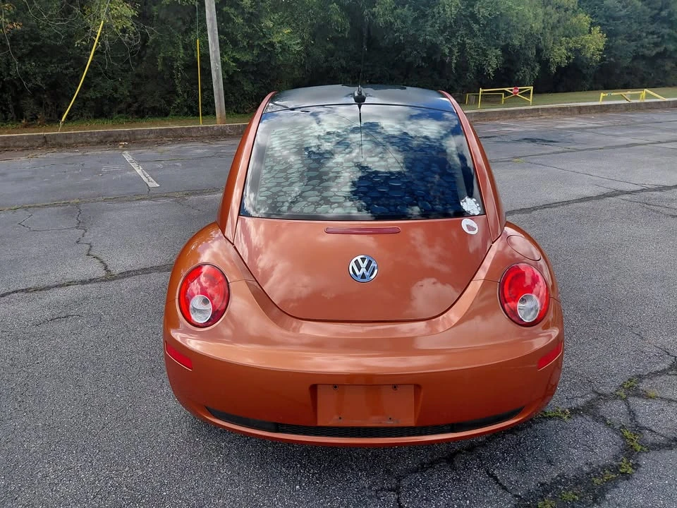 2010 Volkswagen New Beetle - Image 9 of 18