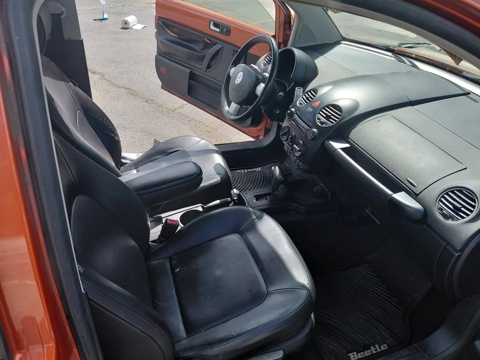 2010 Volkswagen New Beetle - Image 15 of 18